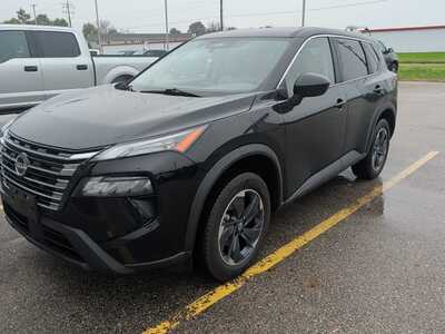 2025 Nissan Rogue, $21330. Photo 1