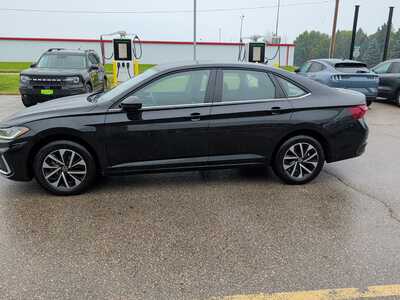 2025 Volkswagen Jetta, $19340. Photo 2