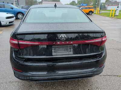 2025 Volkswagen Jetta, $19340. Photo 4