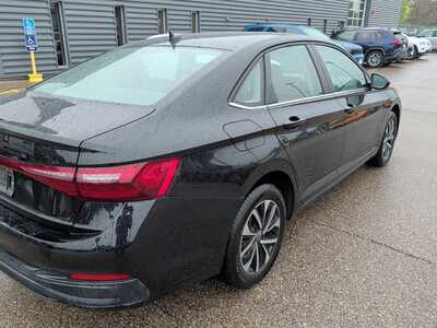 2025 Volkswagen Jetta, $19340. Photo 5