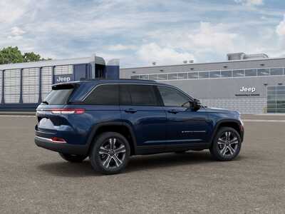 2027 Jeep Grand Cherokee, $48888. Photo 4