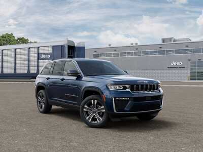 2027 Jeep Grand Cherokee, $48888. Photo 5