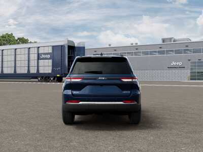 2027 Jeep Grand Cherokee, $48888. Photo 7