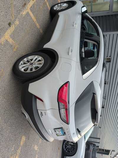 2021 Ford Escape, $18240. Photo 3