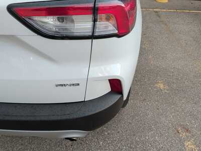 2021 Ford Escape, $18240. Photo 4