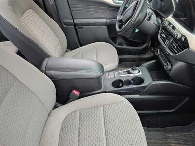 2021 Ford Escape, $18240. Photo 9