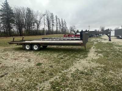 1995 Kiefer Manufacturing Gooseneck Flatbed, $6000.00. Photo 2