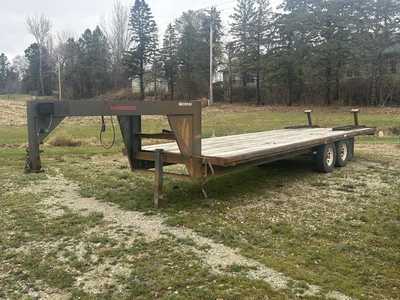 1995 Kiefer Manufacturing Gooseneck Flatbed, $6000.00. Photo 1