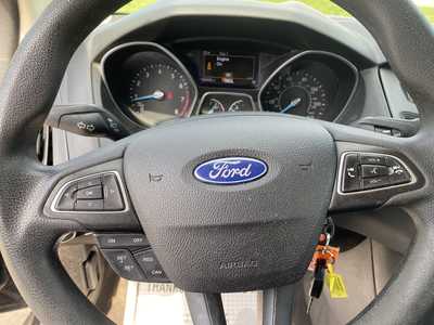 2016 Ford Focus, $3900. Photo 9