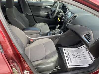2016 Chevrolet Cruze, $8900. Photo 9