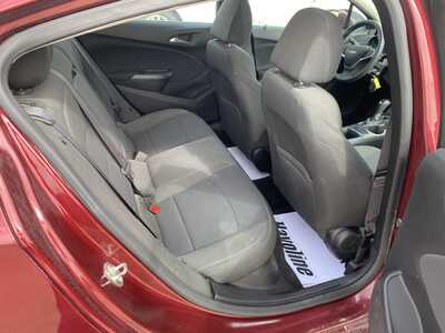 2016 Chevrolet Cruze, $8900. Photo 10