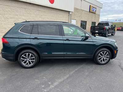 2019 Volkswagen Tiguan, $15490. Photo 2