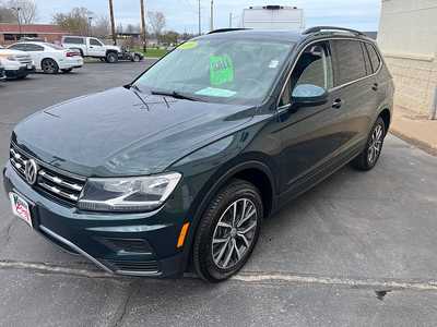 2019 Volkswagen Tiguan, $15490. Photo 7