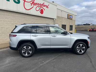 2023 Jeep Grand Cherokee, $32780. Photo 7