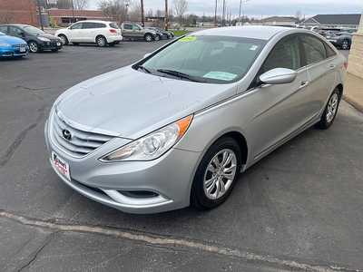 2012 Hyundai Sonata, $7490. Photo 3