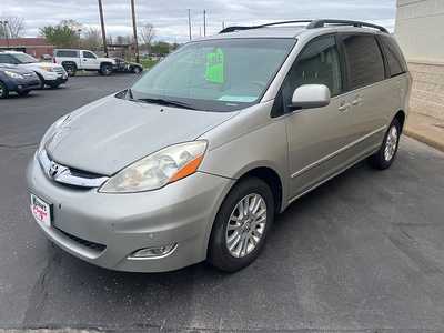 2010 Toyota Sienna, $6990. Photo 3