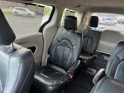 2017 Chrysler Pacifica, $10655. Photo 10