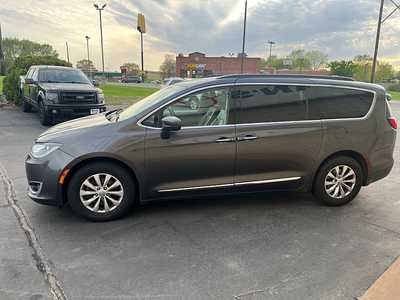 2017 Chrysler Pacifica, $10655. Photo 4