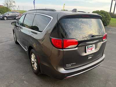 2017 Chrysler Pacifica, $10655. Photo 5