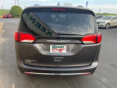 2017 Chrysler Pacifica, $10655. Photo 6