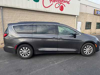 2017 Chrysler Pacifica, $10655. Photo 8