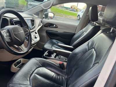 2017 Chrysler Pacifica, $10655. Photo 9