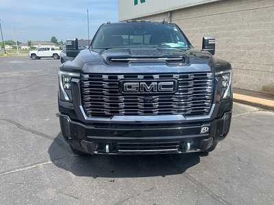 2024 GMC 2500 Crew Cab, $79944. Photo 2