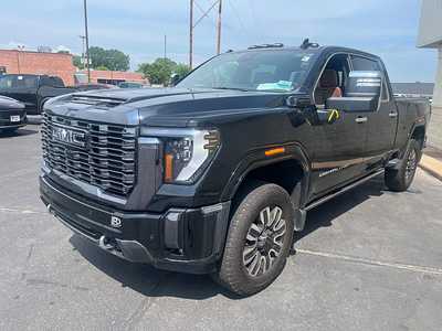 2024 GMC 2500 Crew Cab, $79944. Photo 3