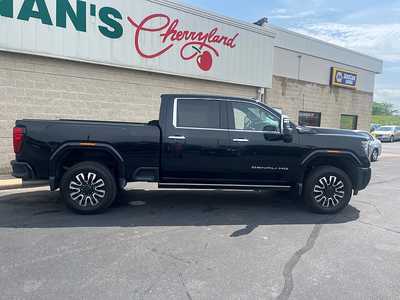 2024 GMC 2500 Crew Cab, $79944. Photo 7