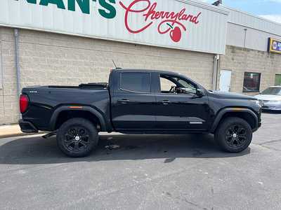 2023 GMC Canyon Crew Cab, $37588. Photo 5