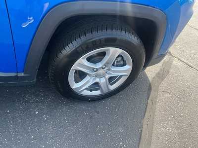 2023 Jeep Compass, $19940. Photo 10