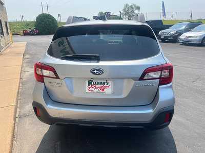 2019 Subaru Outback, $0. Photo 3