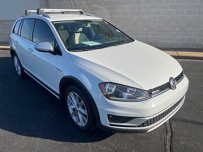 2017 Volkswagen Golf, $14830. Photo 2