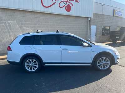 2017 Volkswagen Golf, $14830. Photo 7