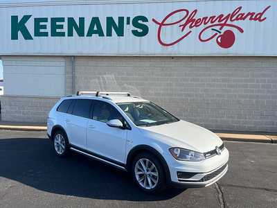 2017 Volkswagen Golf, $14830. Photo 1