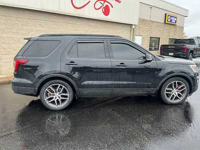 2017 Ford Explorer, $15990. Photo 8