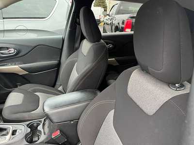 2017 Jeep Cherokee, $12845. Photo 11