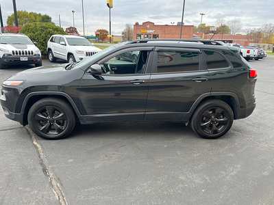 2017 Jeep Cherokee, $12845. Photo 4