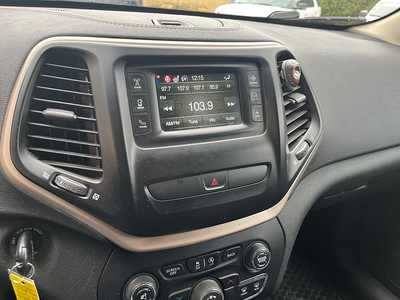 2017 Jeep Cherokee, $12845. Photo 9