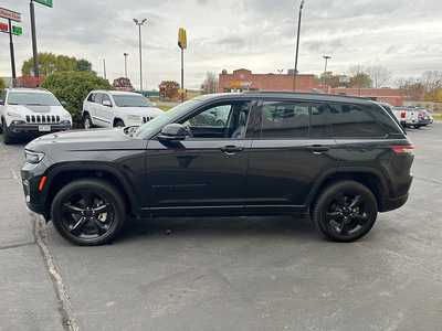 2023 Jeep Grand Cherokee, $30845. Photo 5