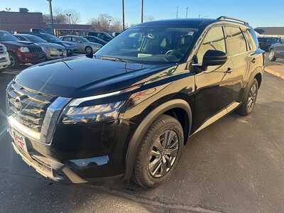 2024 Nissan Pathfinder, $28990. Photo 3