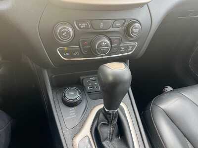 2018 Jeep Cherokee, $13850. Photo 11