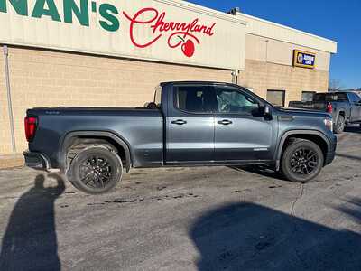2022 GMC 1500 Ext Cab, $30850. Photo 9