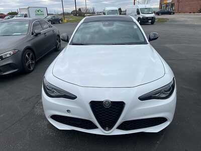 2020 Alfa Romeo Giulia, $16990. Photo 3