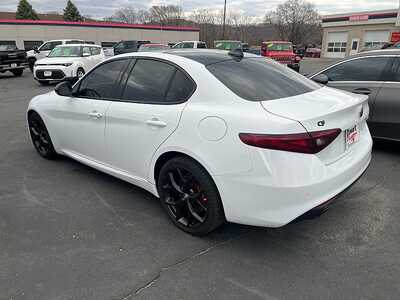 2020 Alfa Romeo Giulia, $16990. Photo 5