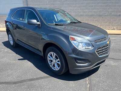 2017 Chevrolet Equinox, $12650. Photo 2