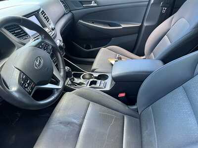 2018 Hyundai Tucson, $11790. Photo 9