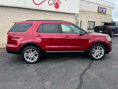 2017 Ford Explorer, $20795. Photo 9