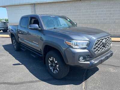2021 Toyota Tacoma, $29744. Photo 2
