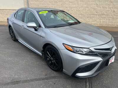 2021 Toyota Camry, $21988. Photo 2